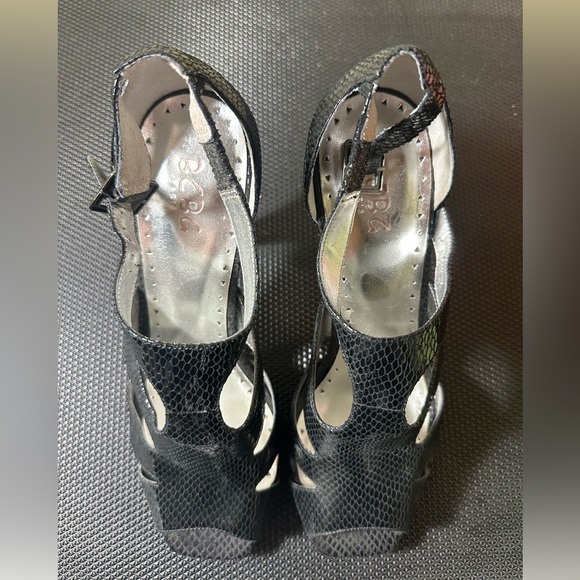 BCBG Shoes - BCBG Black Textured Heels